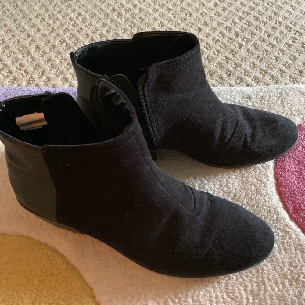 Black old navy booties